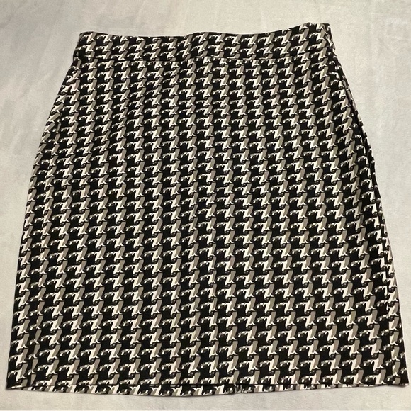 Banana Republic Dresses & Skirts - Banana Republic‎ women’s size 2P pencil skirt